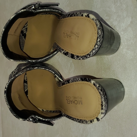 Michael Kors Gray & Cream Leather Reptile Block Heel Mules with Peep Toe Size 6 - Picture 11 of 14
